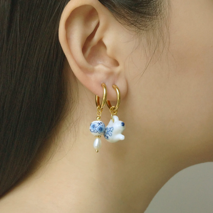 Ceramic Teapot Mismatched Hoop Ohrringe