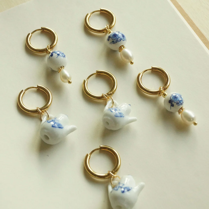 Ceramic Teapot Mismatched Hoop Ohrringe