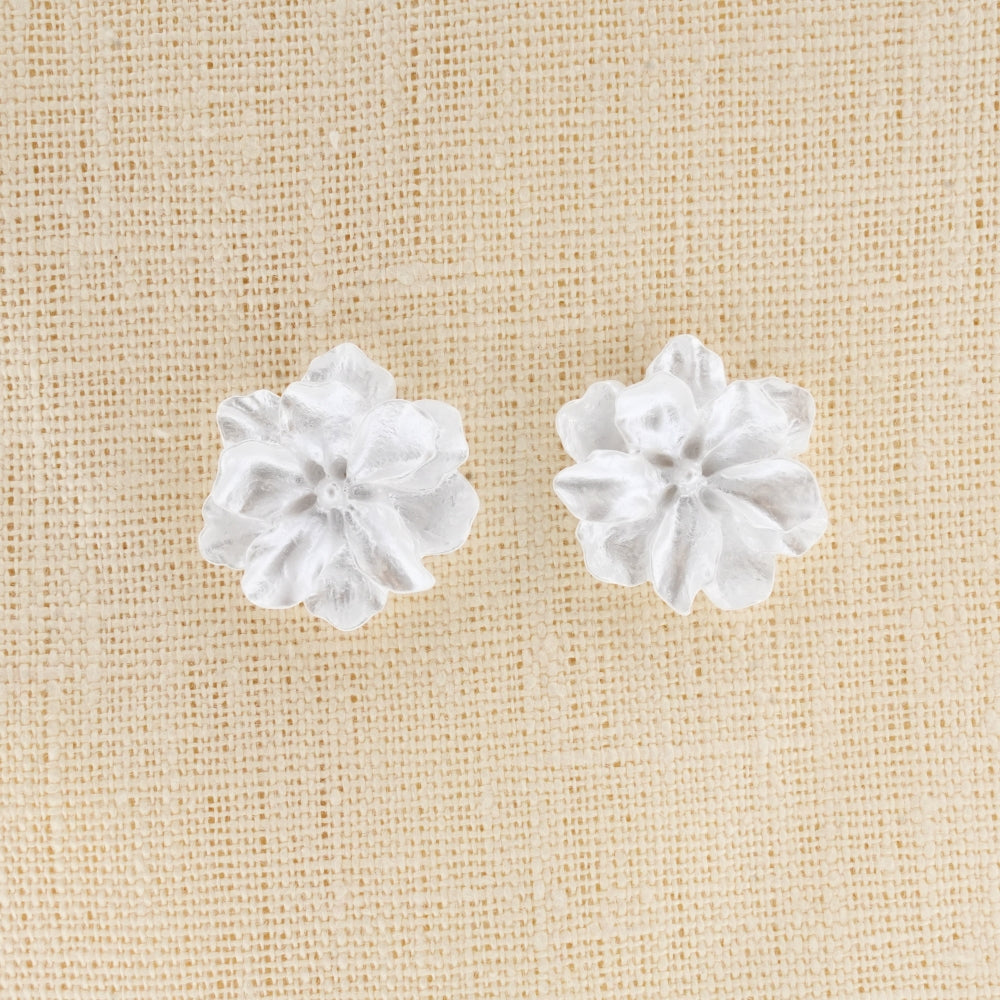 White Camellia Flower Ohrringe